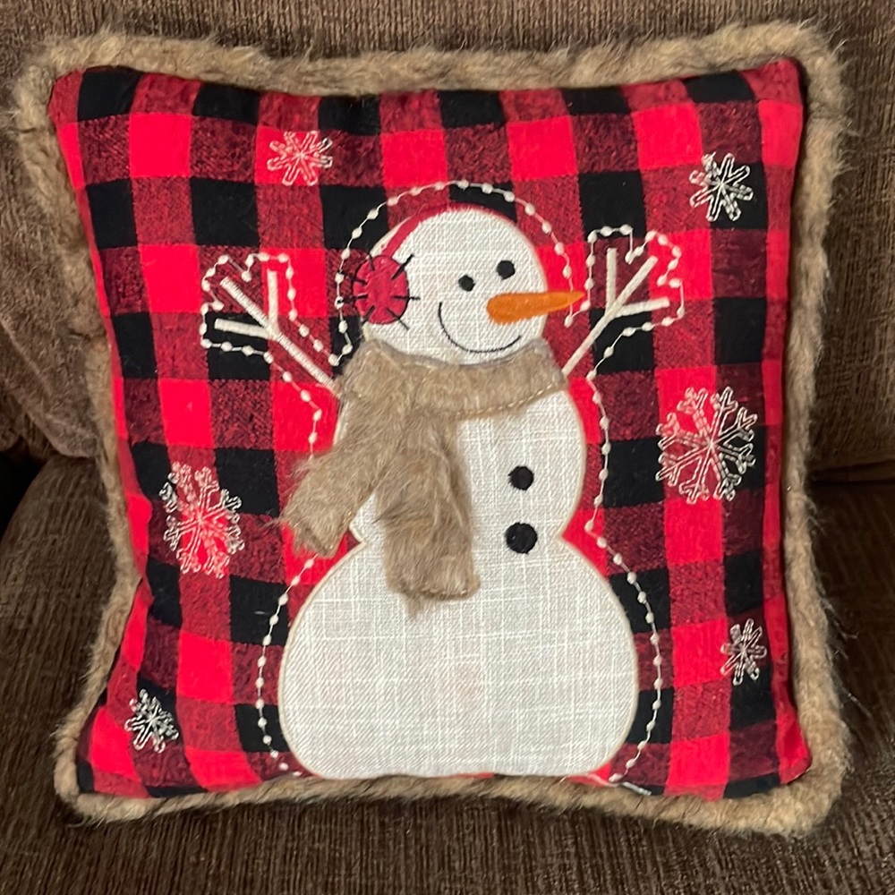 Buffalo plaid snowman pillow w/ fur trim that matches the snowman’s scarf, cute!